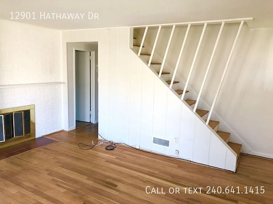 Beautiful 4 BR/2 BA Single Family Home in Silver Spring! — Photo 3