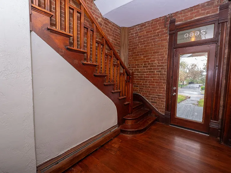2660 Jefferson Ave — Photo 6