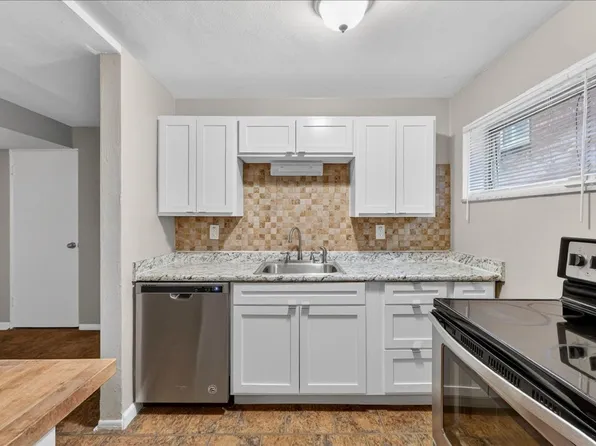 3536 Morganford Rd #J, Saint Louis, MO 63116