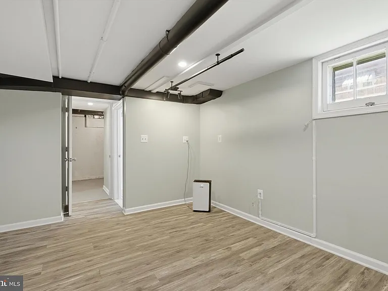363 Gusryan St — Photo 21