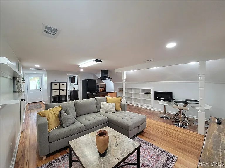 2137 Madison Ave — Photo 13
