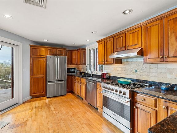 4th image of 12 Andrews St