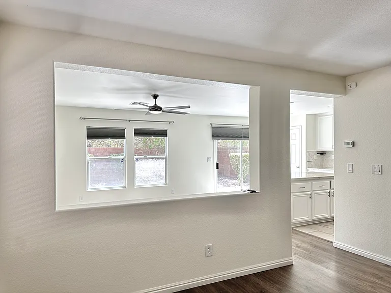 928 Purdy Lodge St — Photo 4
