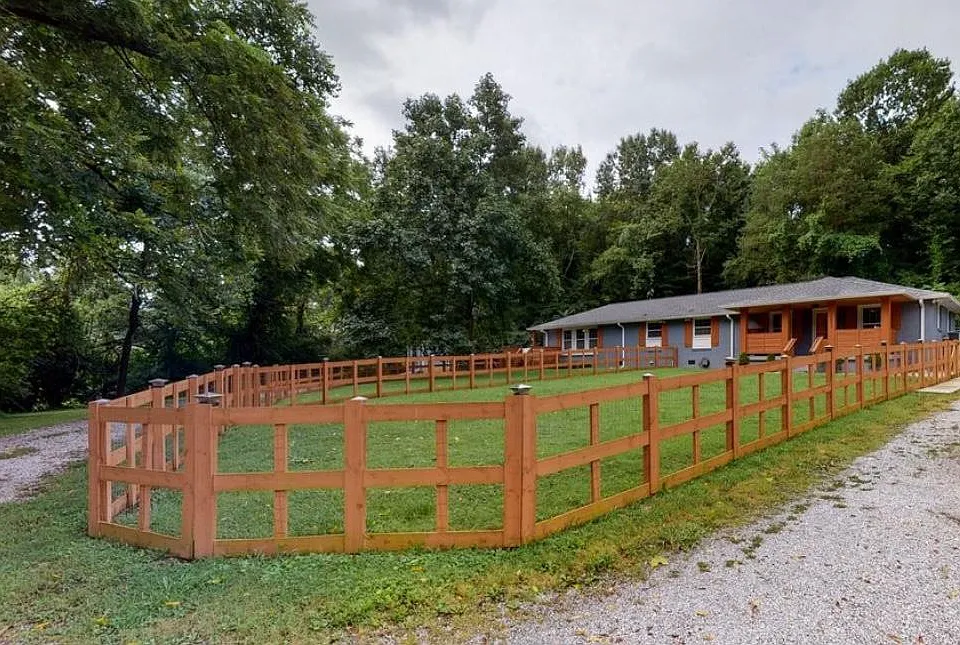 3803 Moss Rose Dr