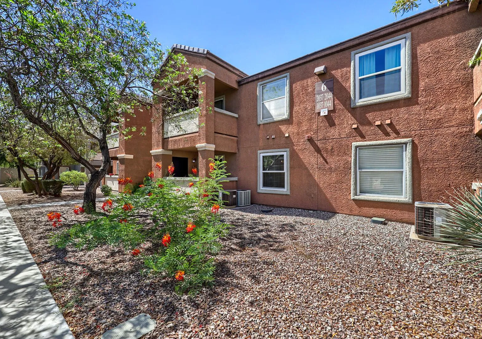 Move-In Special: Half Off First Month's Rent Beautiful 1 Bedroom In Gated Community With A Pool! — Photo 3