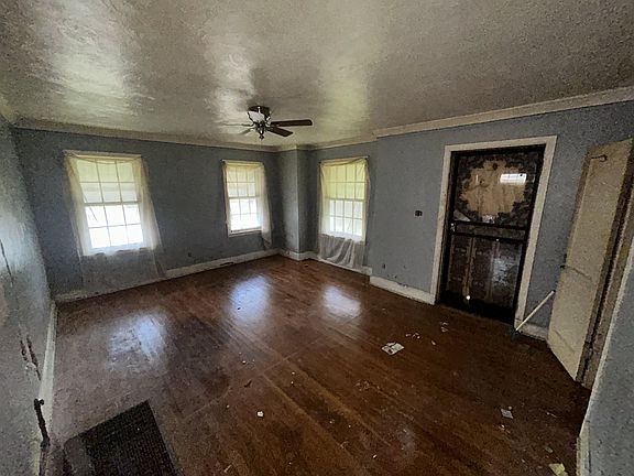 3rd image of 2774 Burns Ave