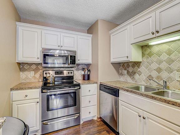 2nd image of 160 River Woods Ln