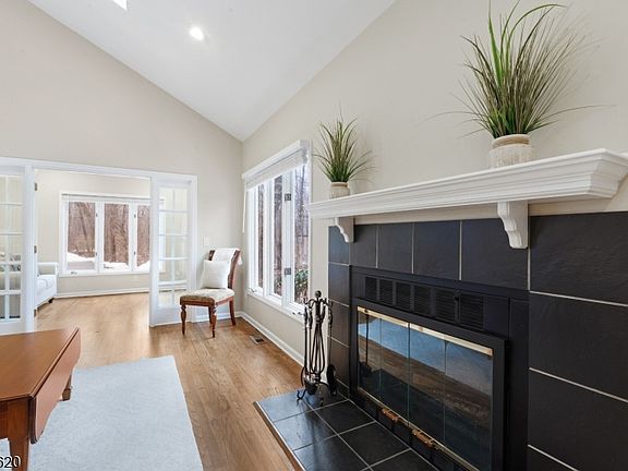 5th image of 35 Roberts Cir