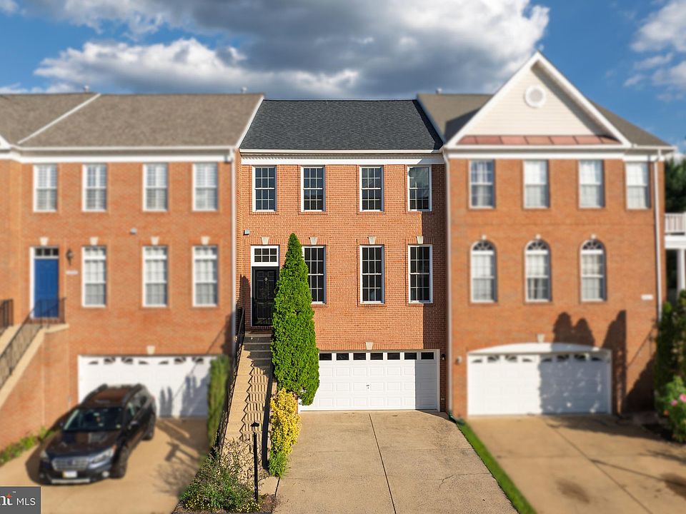 1st image of 43877 Sandburg Sq