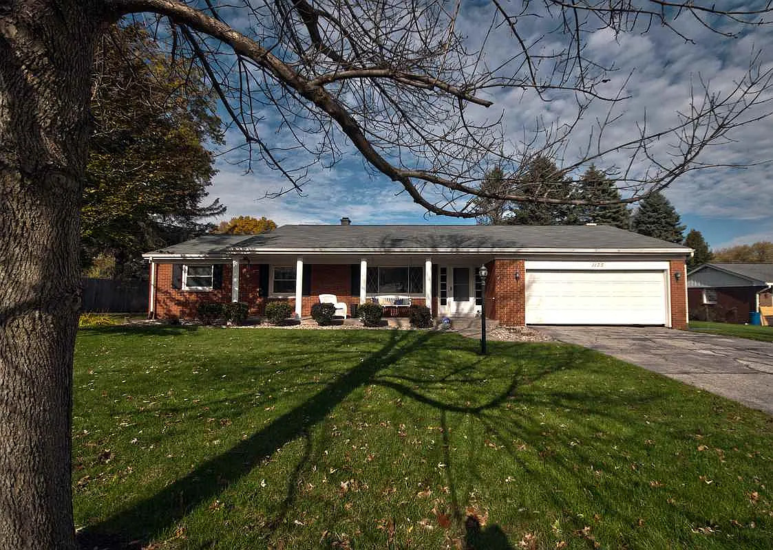 1135 Cambridge Dr photo 1