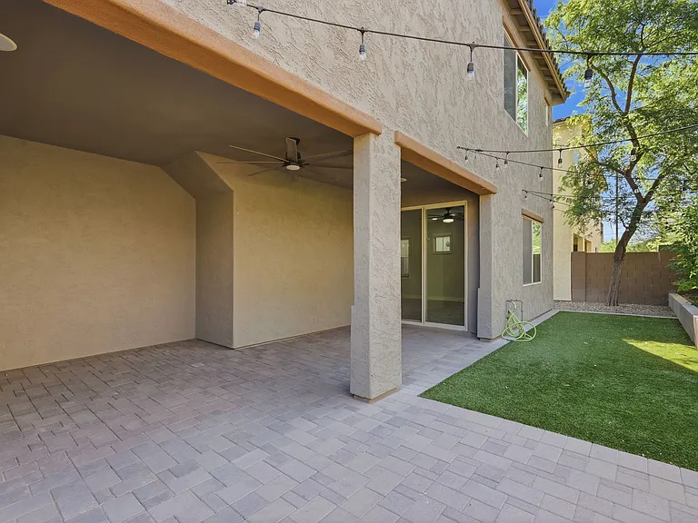 216 E Beatryce St — Photo 38