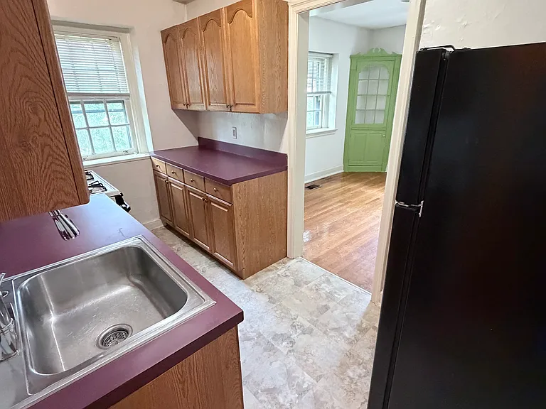 122 Argyle Rd #B — Photo 4