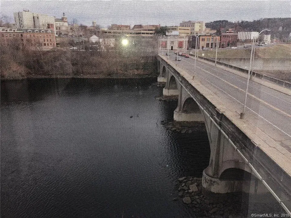 3 bed, 1400 sqft, $3,000 — Photo 2