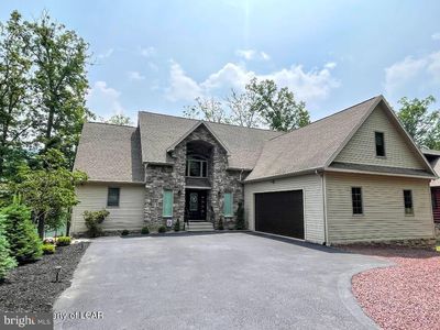 284 W Lake Valley Dr, Hazleton, PA, 18202