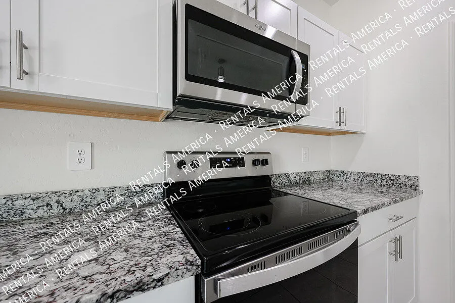 ✨ Spacious & Beautiful Florence Home ? 5 Bedrooms | 5 Bathrooms — Photo 4