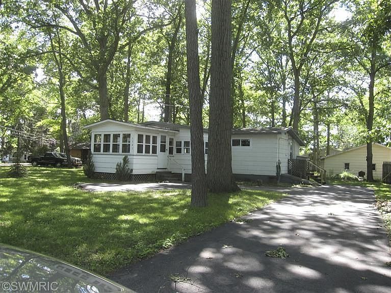 1st image of 2440 Park Dr