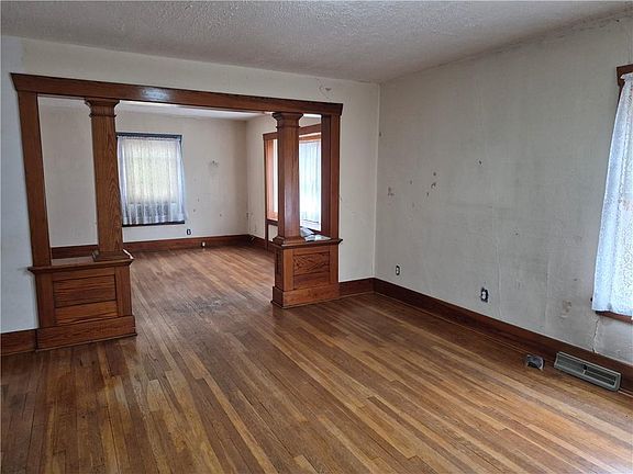 3rd image of 407 Parkway St
