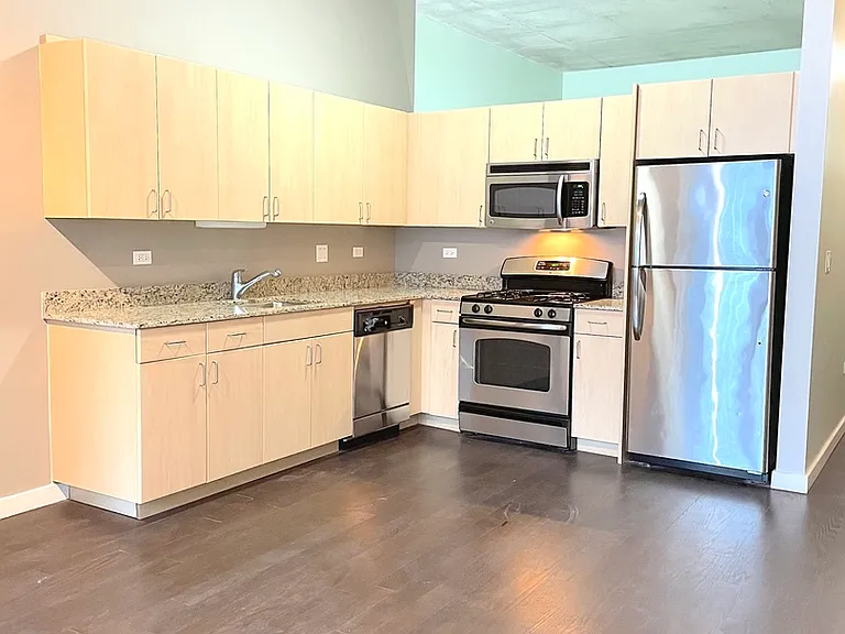 235 W Van Buren St #2521 — Photo 7
