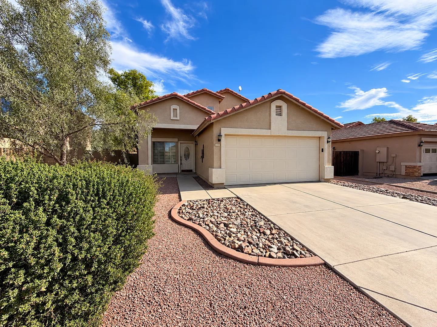 Spacious 3 Bed 2.5 Bath Home For Rent in Acacia Landing! — Photo 2