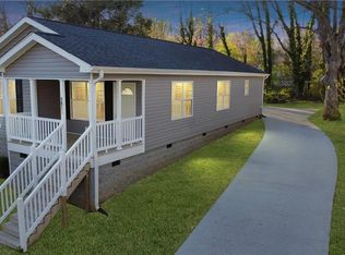 1943 Hilldale Dr, Burlington, NC 27215