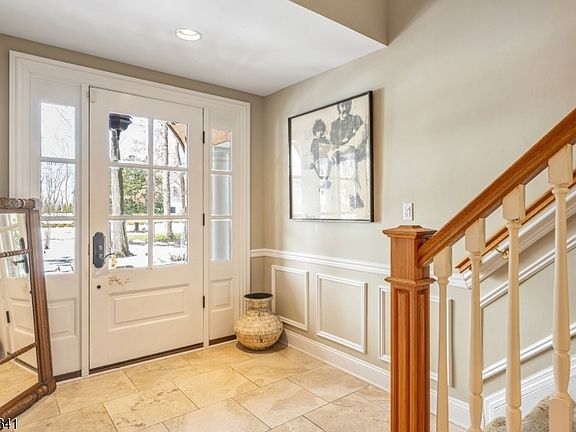 5th image of 8 White Pine Rd