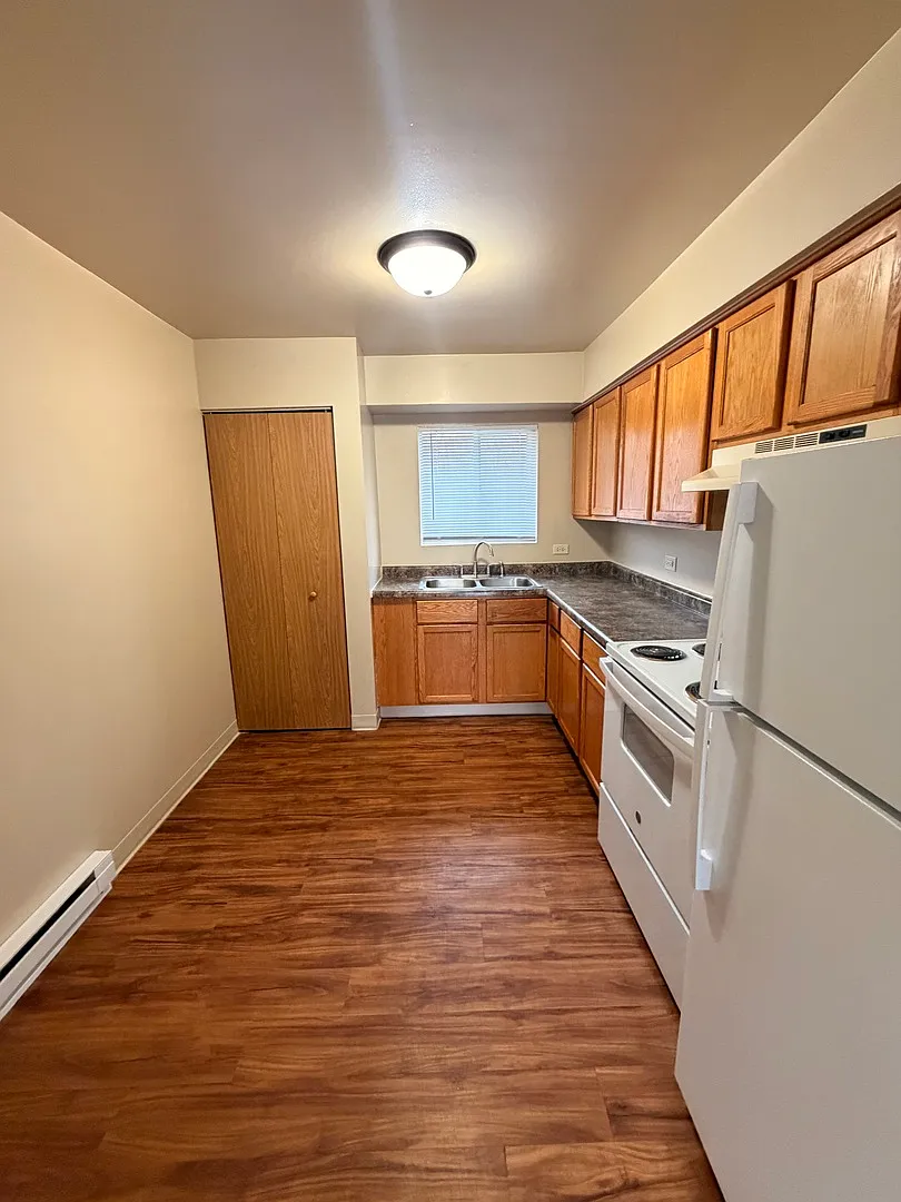 Building Photo - 25731 W Bridge St #3