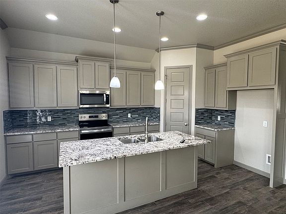 4th image of 3205 Windcrest Dr