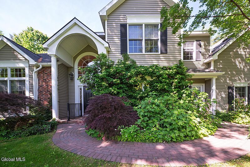 4th image of 22 E Claremont Drive
