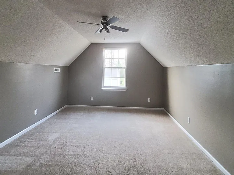 Huge Bonus room