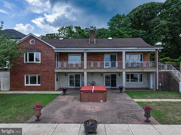 4th image of 1098 Magothy Cir