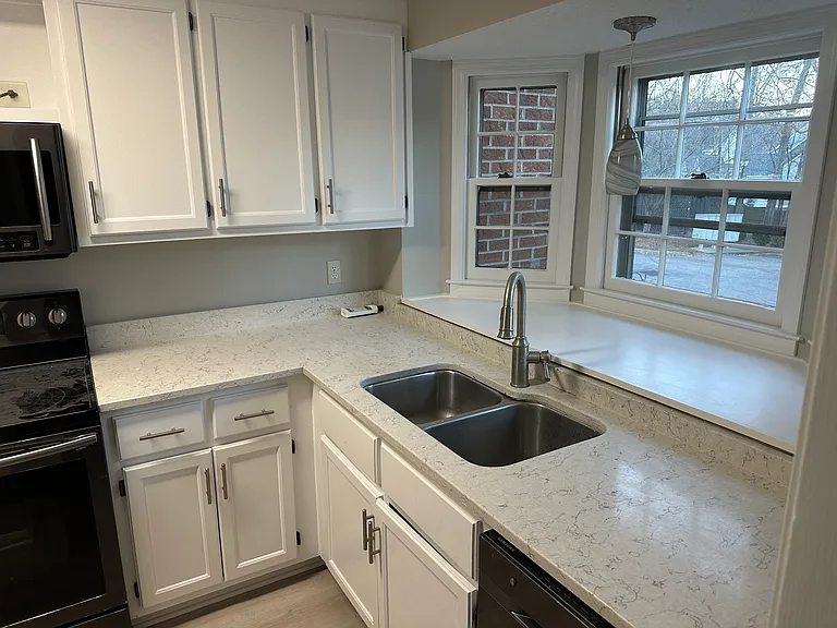 900 N Main St #10 — Photo 7