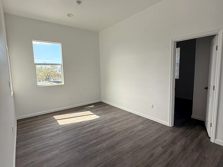 1821 N Ave #1 — Photo 3