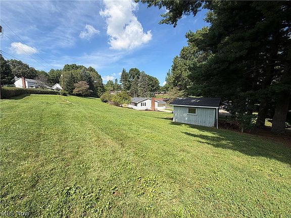 5th image of 430 Hazelwood Dr SW