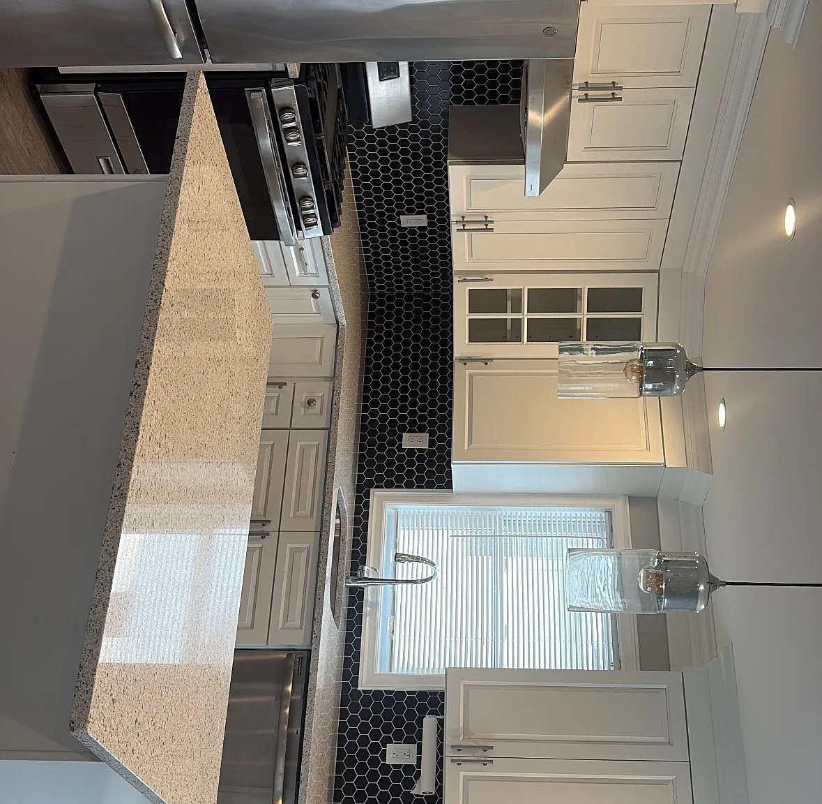 3 bed, $1,100 — Photo 2