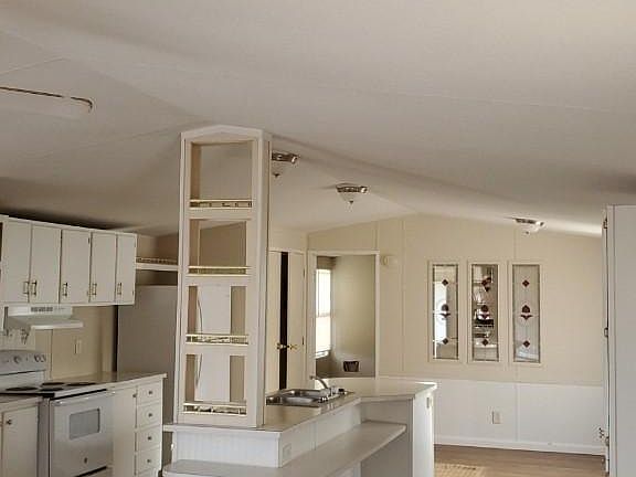 2nd image of 3343 Lynn Ave #116