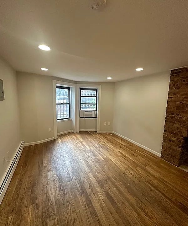 1st image of 107 Jefferson Ave #1F