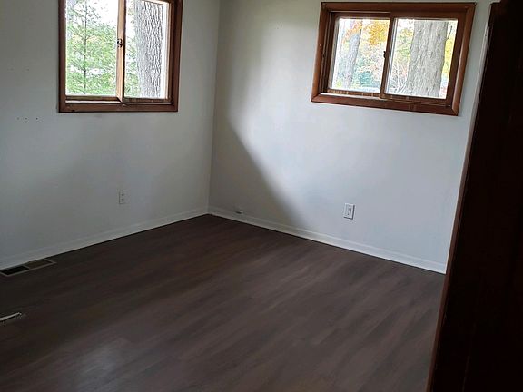3rd image of 5543 E Pine St
