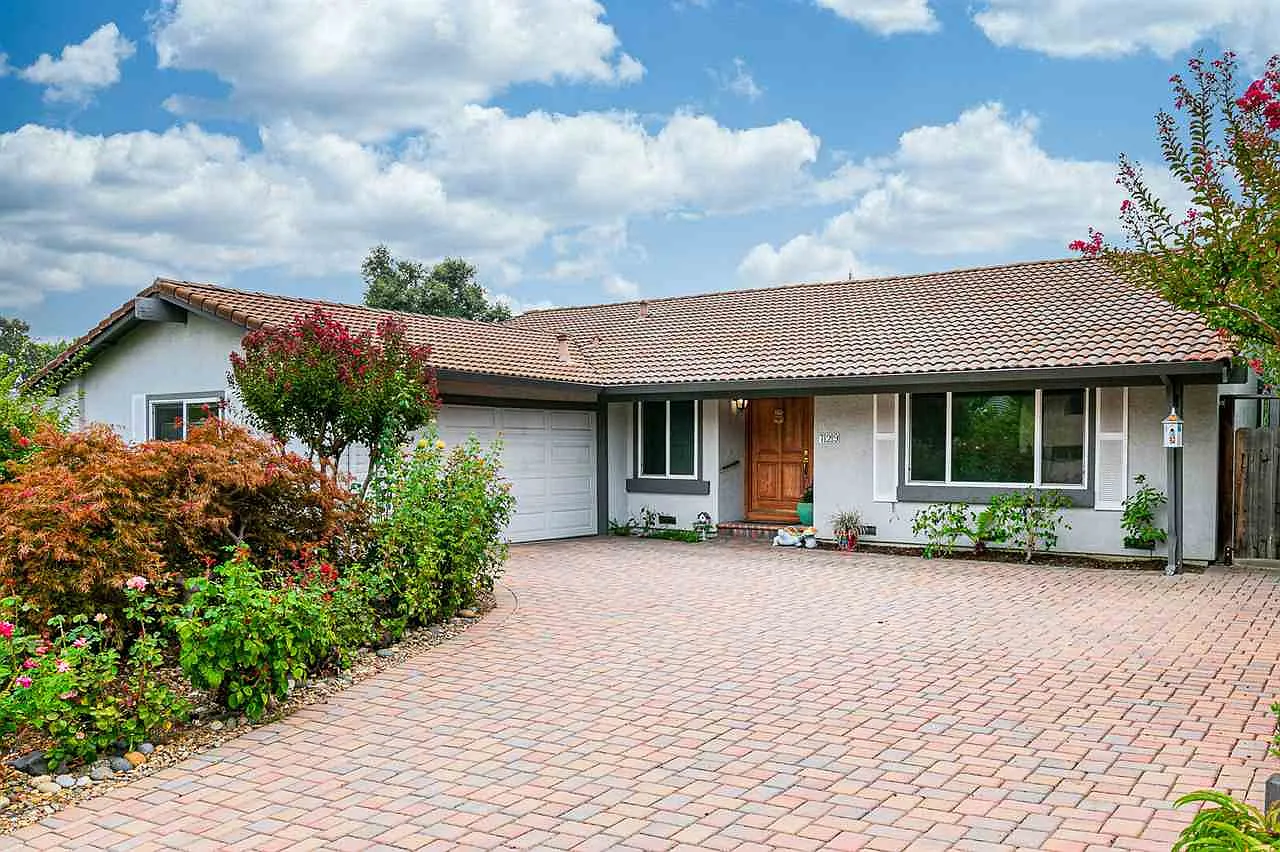 729 Atrice Ln photo 1