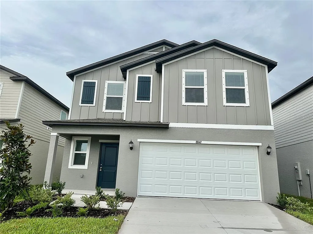 5 bed, 2.5 bath, 2112 sqft, $2,800 — Photo 2