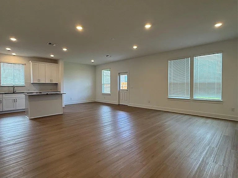 593 Tailwind Dr — Photo 12