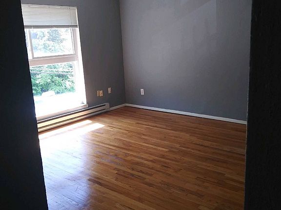 5th image of 660 Straight St #8581496