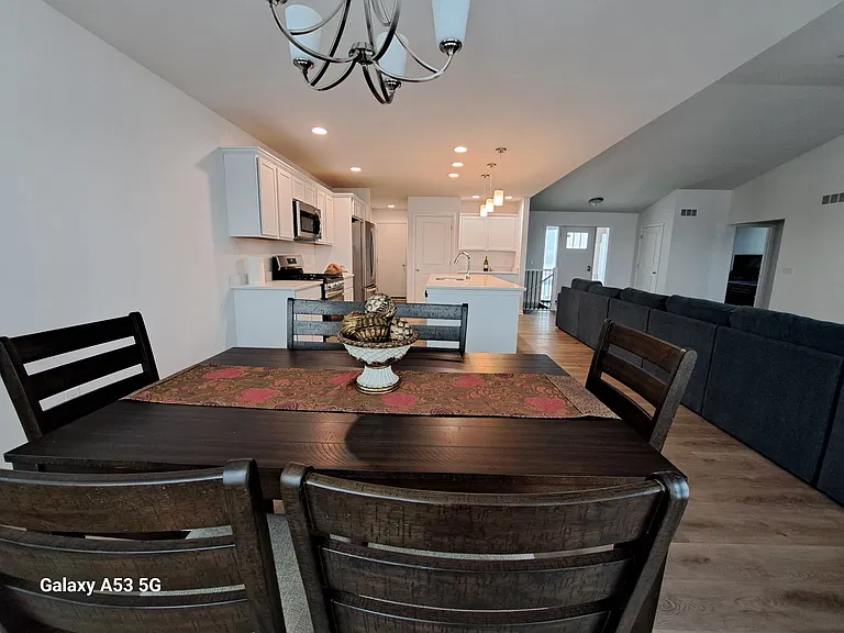 12407 Lakeview Dr — Photo 3