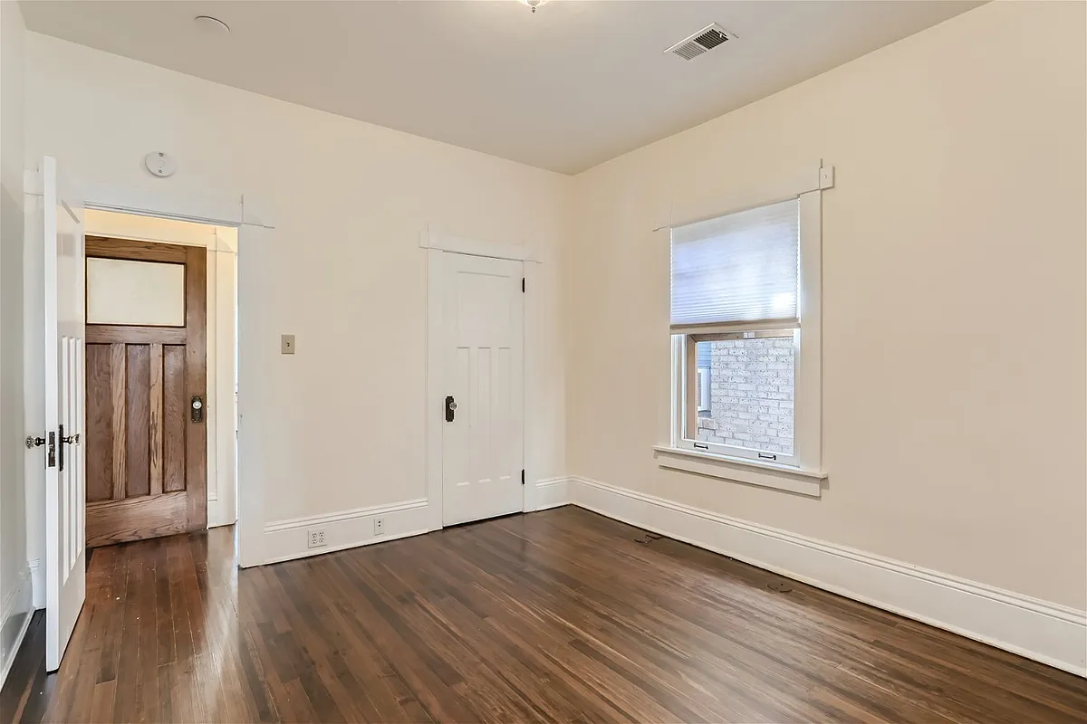 Building Photo - 1587 Saint Paul St #A