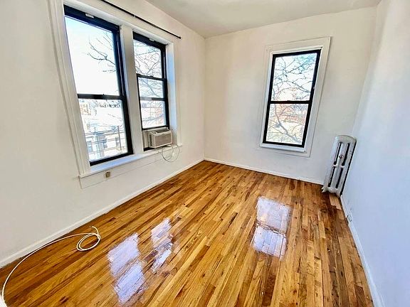 4th image of 265 14th St