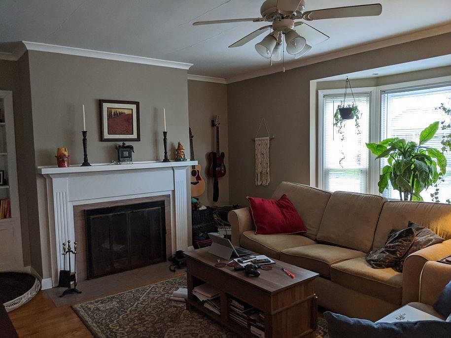 1st image of 923 E 52nd St #1/2