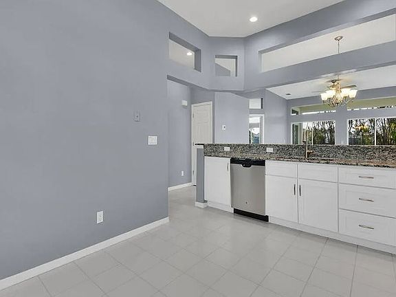 5th image of 12805 Devonshire Lakes Cir
