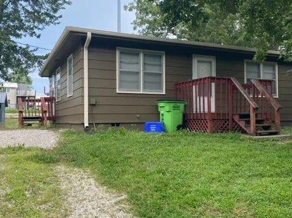 807 5th St, Baldwin City, KS 66006