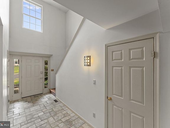 2nd image of 1171 Hill Rd