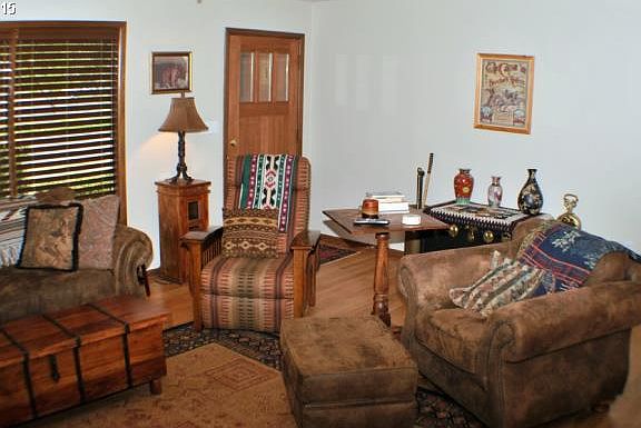 5th image of 430 SE 32nd Ave