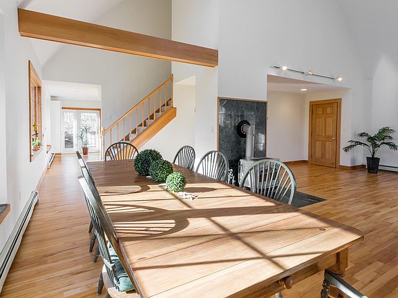 4th image of 26 Stonewood Ln